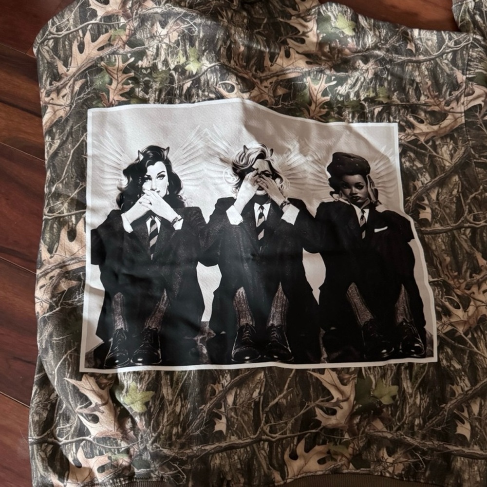 Boys lie red print camo hoodie and sweats